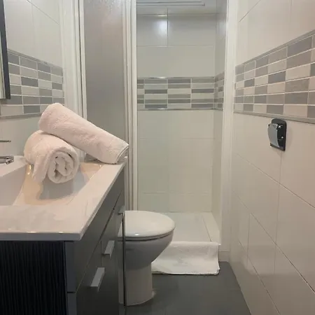 Blue House - Feel The Vibe *