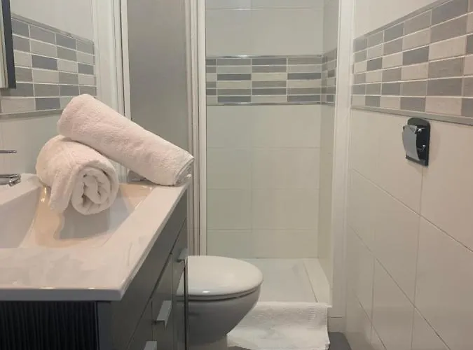 Blue House - Feel The Vibe *